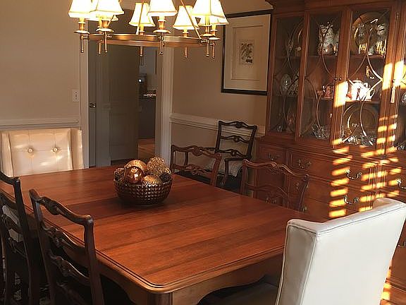 Dining room seats 12+