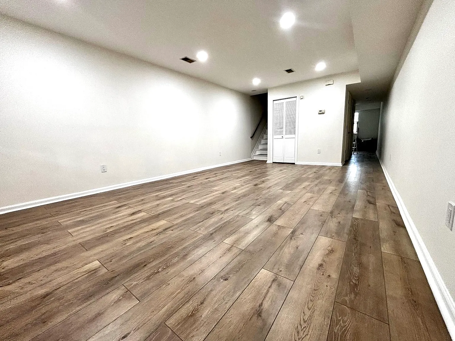 3 bed, 1.5 bath, 1500 sqft, $3,200 — Photo 2