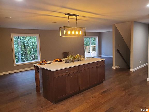 4th image of 65 Magnolia Ln