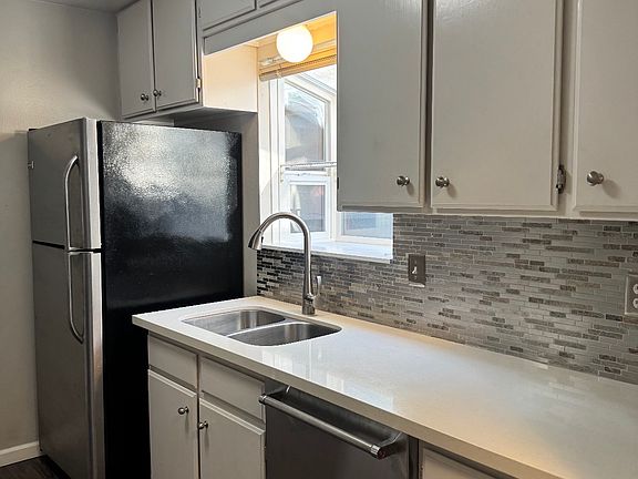 4th image of 1579 NW Eastbrook Ct