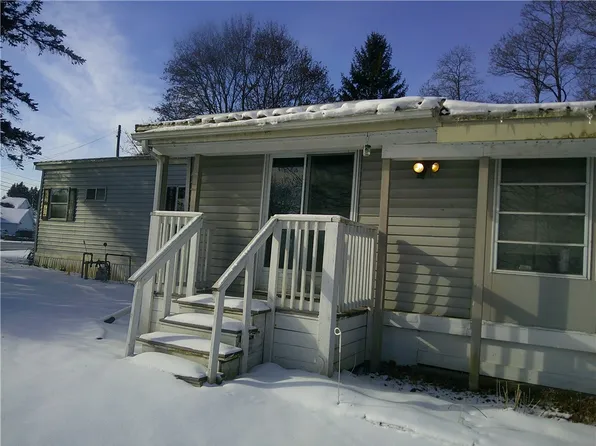 17 Orange Grove Dr, Batavia, NY 14020
