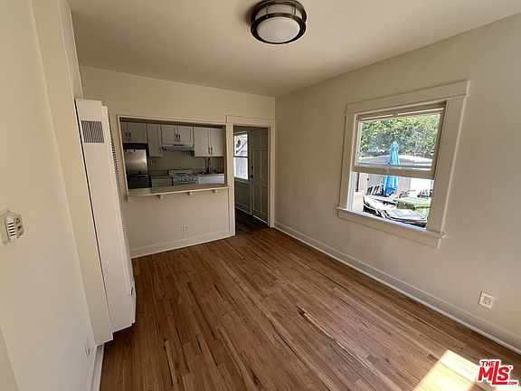 4th image of 424 N Venice Blvd APT B