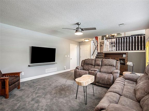 5th image of 540 SE Ashton Dr