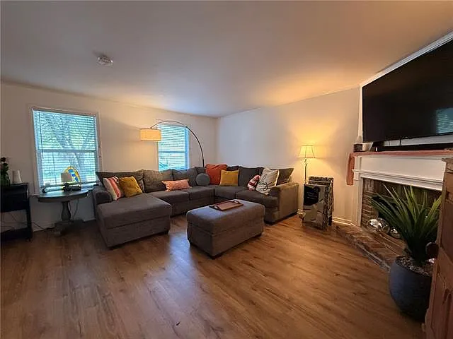 2 bed, 1.5 bath, 1817 sqft, $2,200 — Photo 3