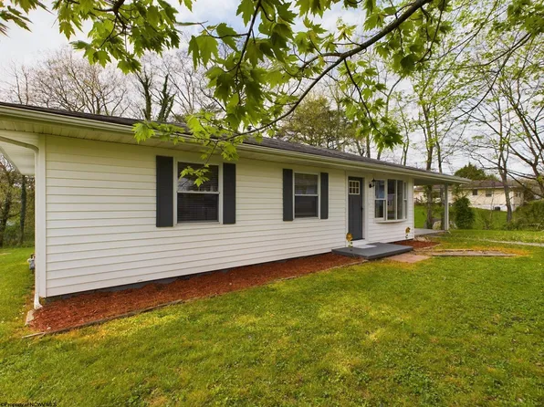 5057 Holly St, Clarksburg, WV 26301