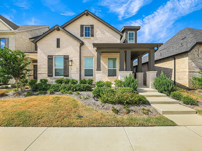 2712 Biltmore Dr — Photo 1