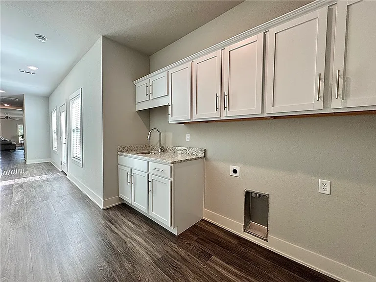 915 NE Heights Ln — Photo 26