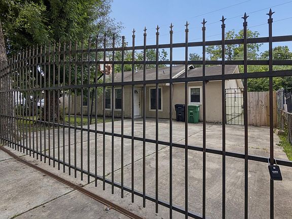 2nd image of 1002 Grenfell Ln