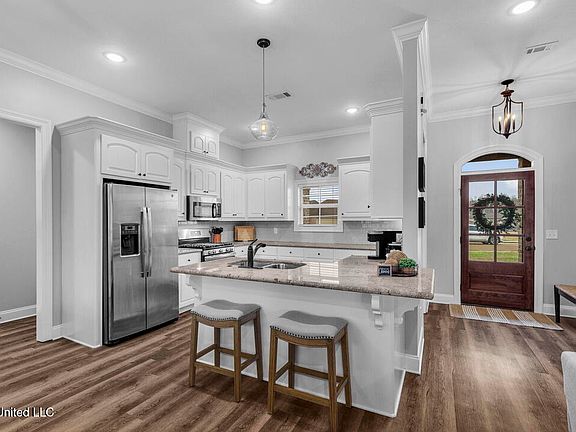 4th image of 144 Western Ridge Cir