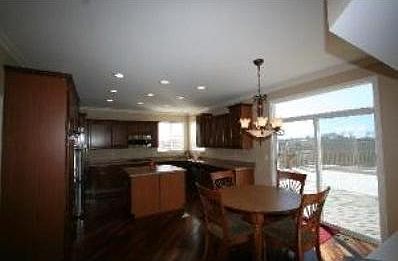 3rd image of 909 Wildflower Dr