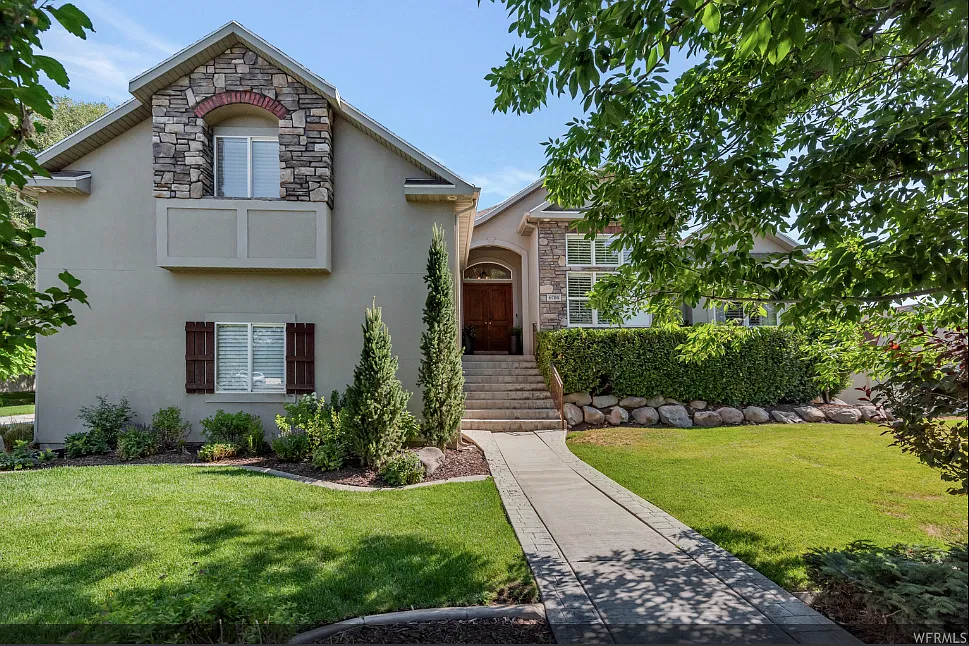 6 bed, 3800 sqft, $825 — Photo 2