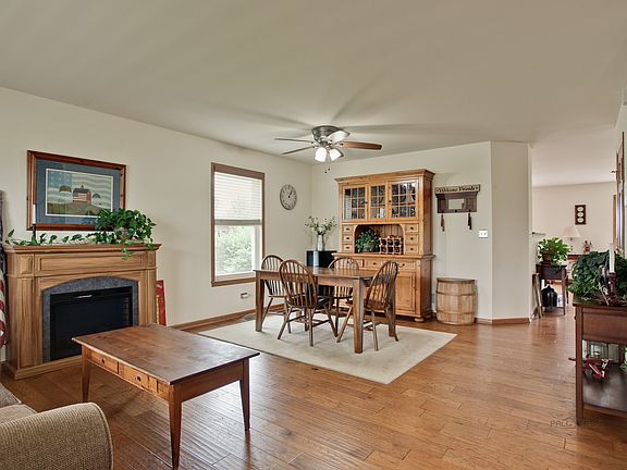 4th image of 812 Black Cherry Ln