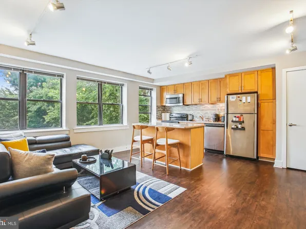 212 Oakwood St SE APT 211, Washington, DC 20032