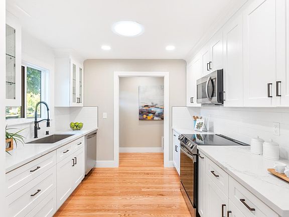5th image of 1848 Rosswood Dr