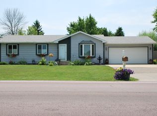 1669 Countryside Drive, North Mankato, MN 56003
