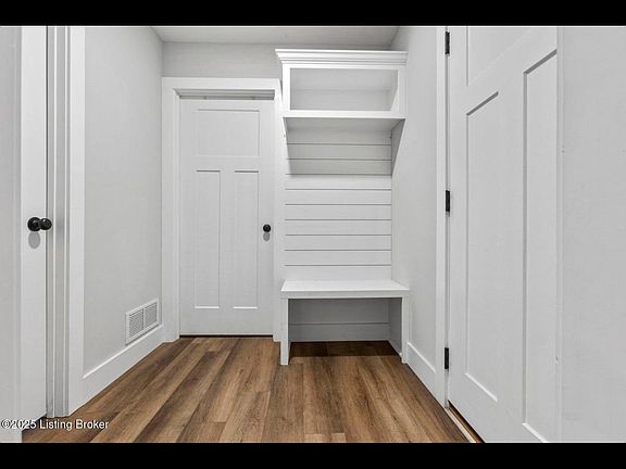 4th image of 19 Clubhouse Ct