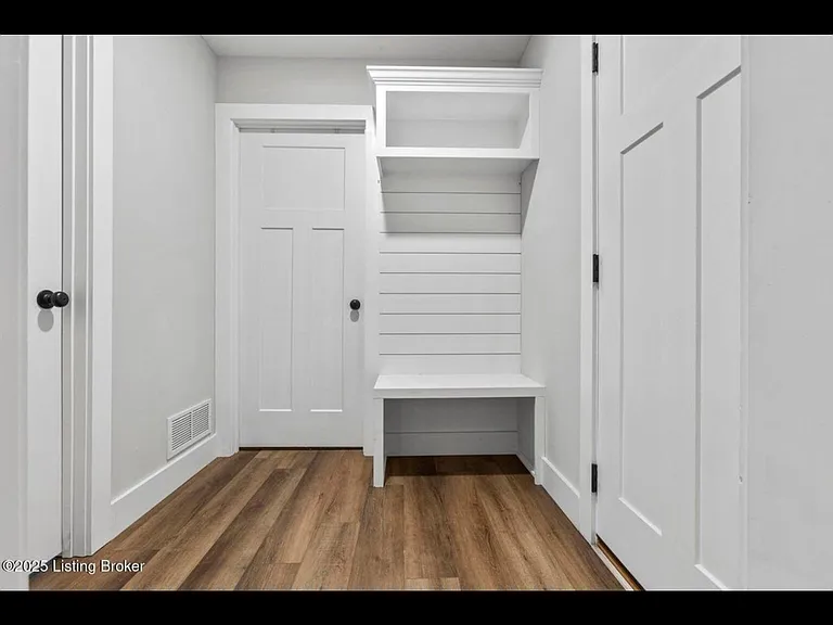 19 Clubhouse Ct — Photo 4