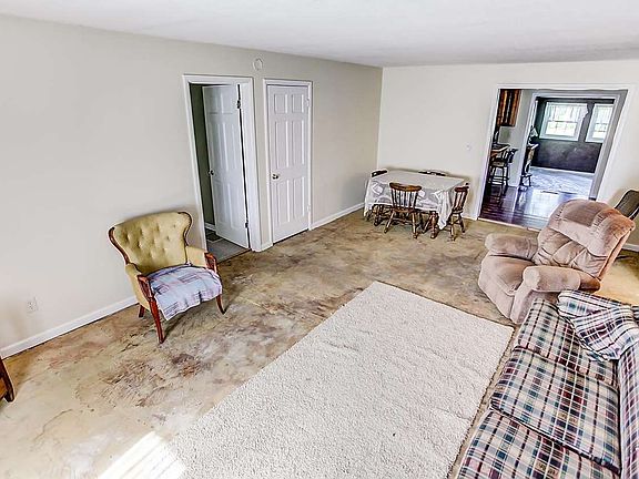 5th image of 320 W Mill St