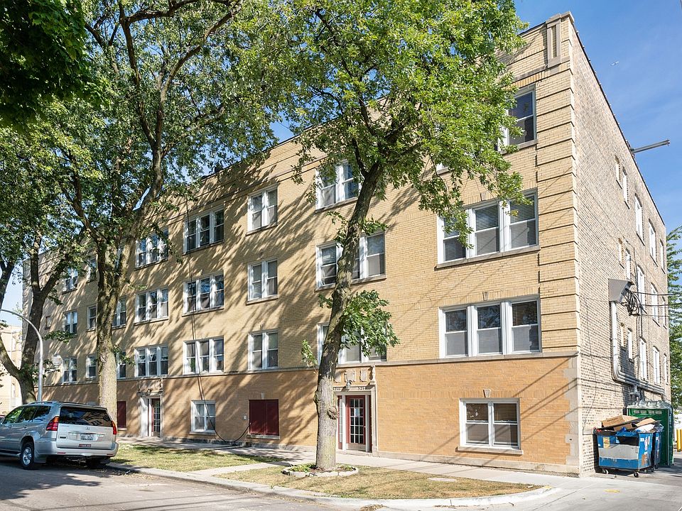 1st image of 3214 W Berteau Ave #3