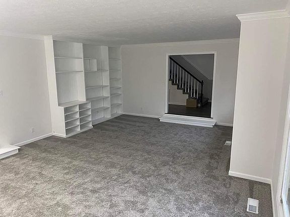 3rd image of 1042 Harrogate Dr
