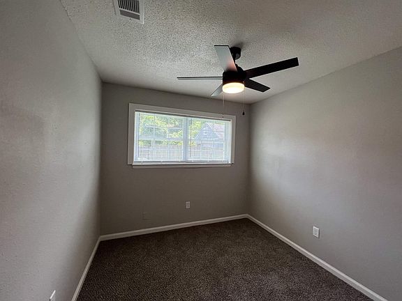 3rd image of 571 Loraine Rd