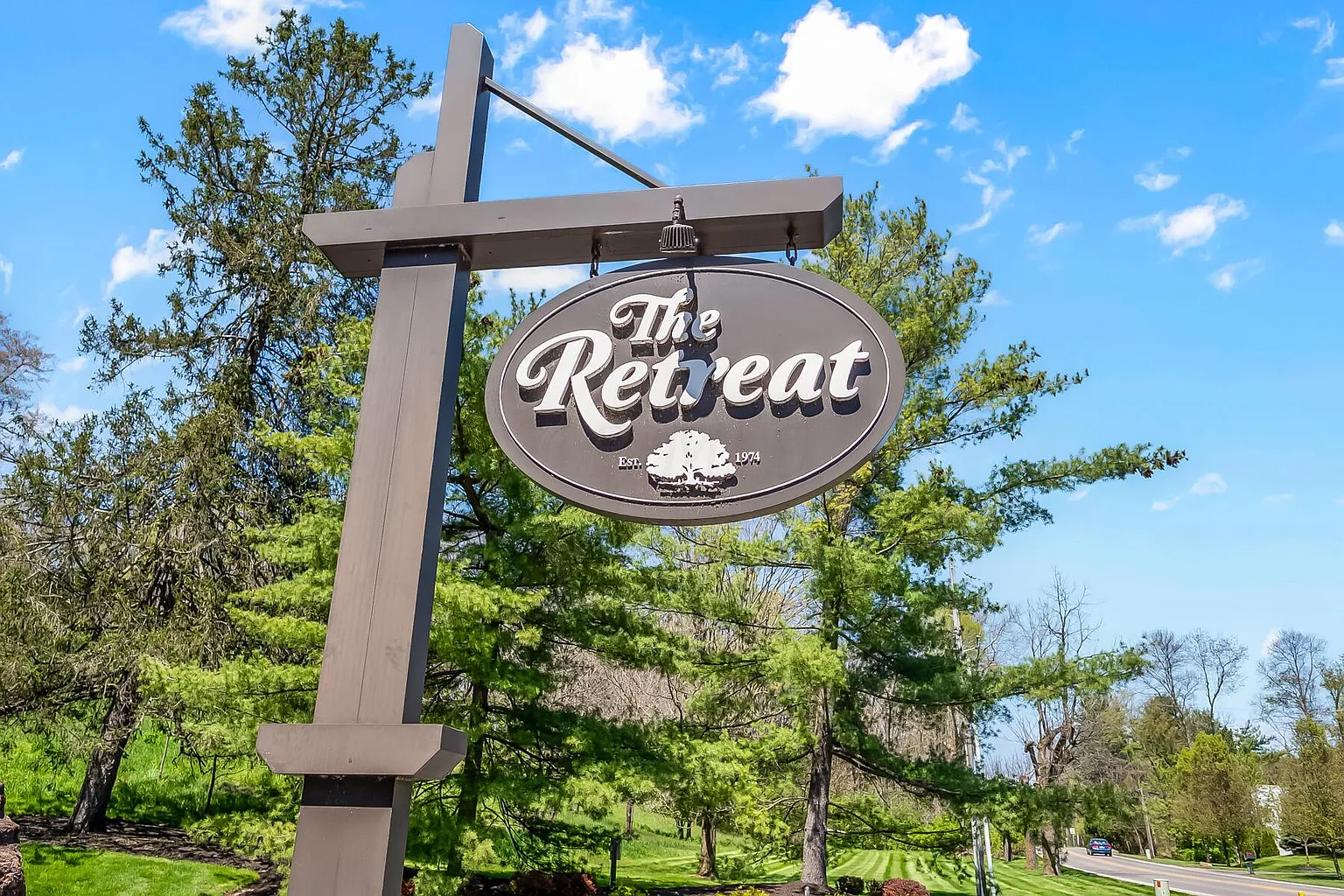 690 Retreat Ln photo 1