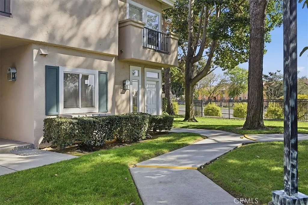 2 bed, 1019 sqft, $3,800 — Photo 2