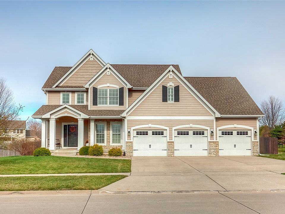1st image of 306 SW Driftwood Dr