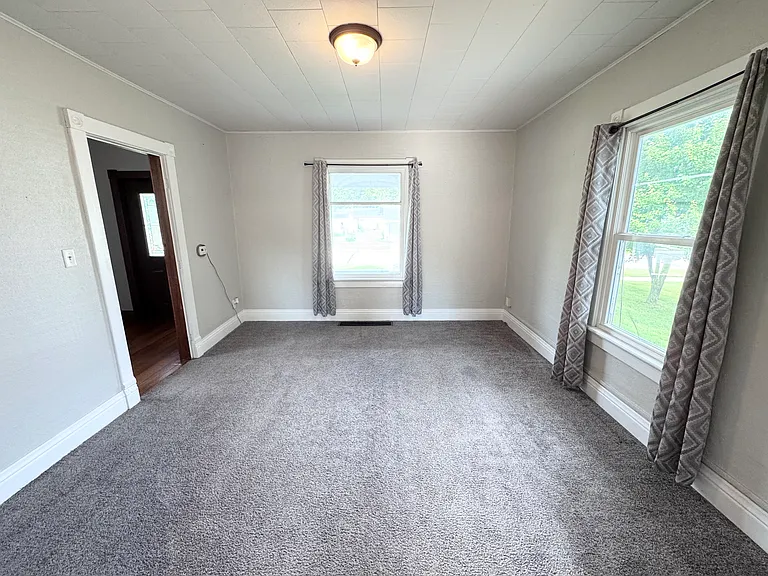 108 N Main St — Photo 21