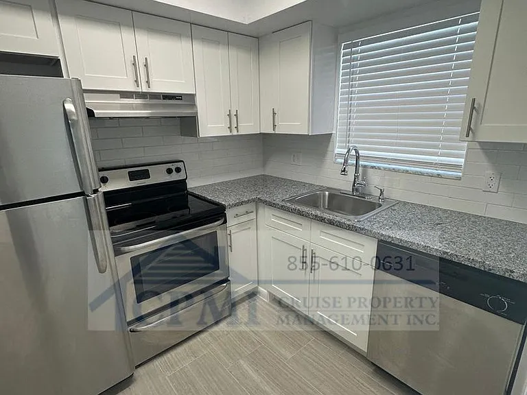 Ocean House - 360 Fiesta Ave Jupiter, FL 33469 — Photo 4