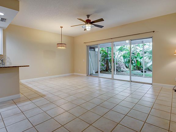 3rd image of 33 Tall Oaks Cir