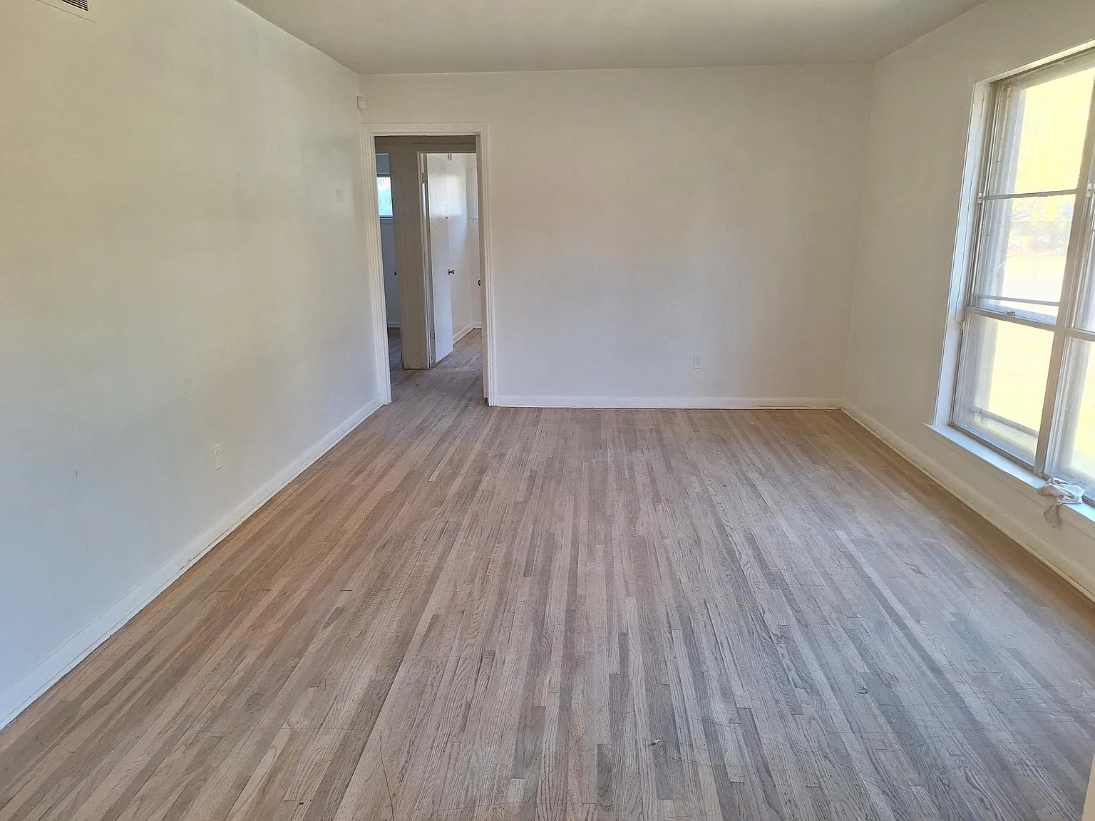 3 bed, 1.5 bath, 1399 sqft, $925 — Photo 4