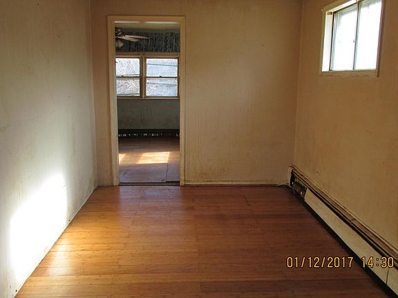 3rd image of 205 Cayuga Trl