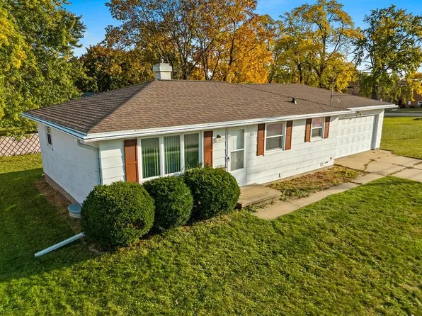 1225 S Ridge Rd, Green Bay, WI 54304