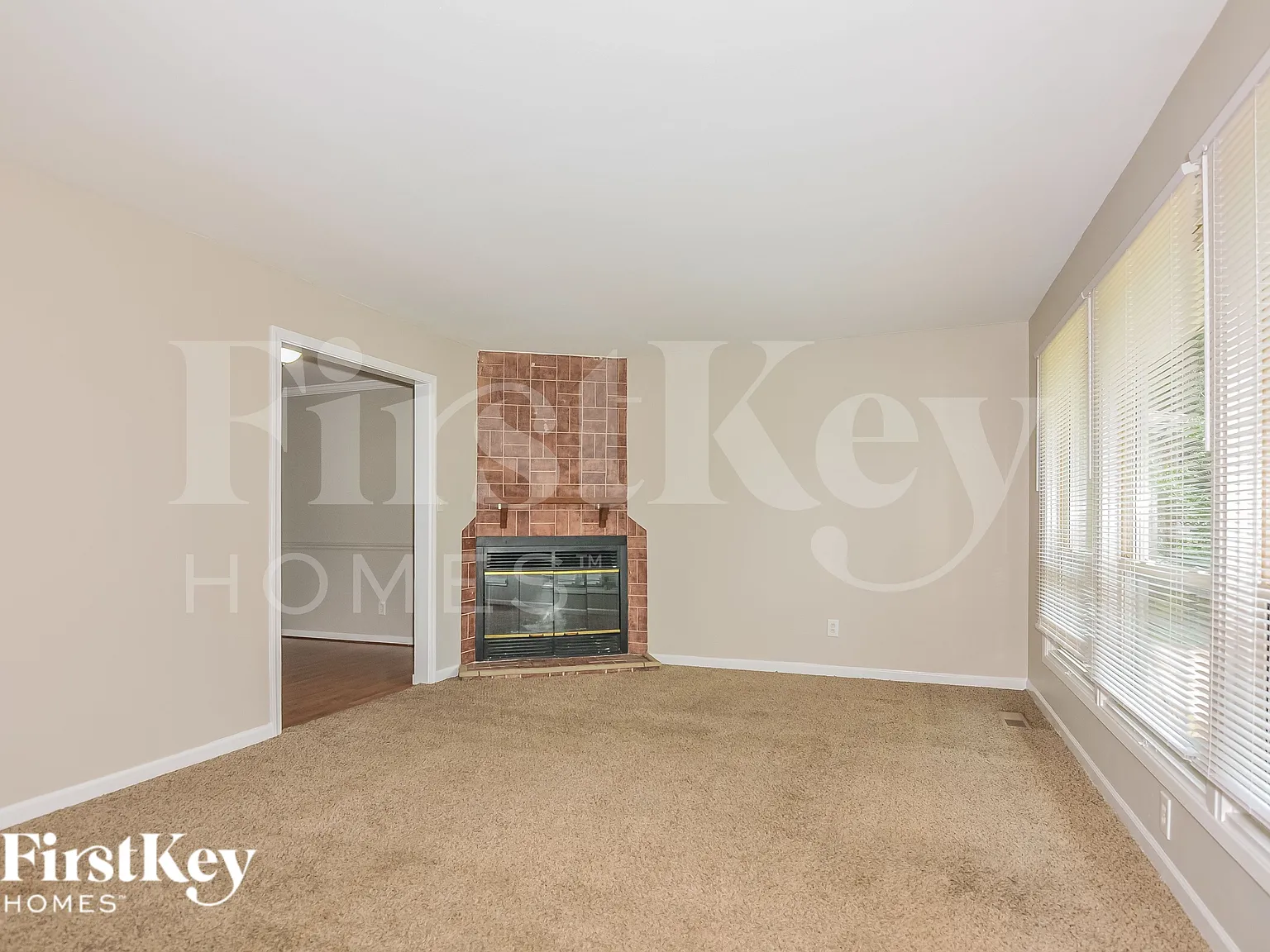 3 bed, 1.5 bath, 1253 sqft, $2,105 — Photo 3