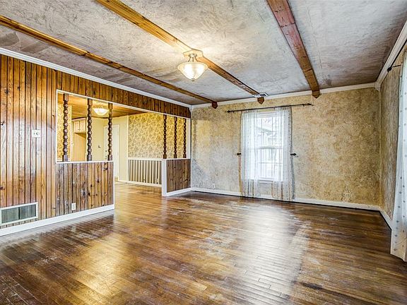 3rd image of 612 W Walnut St