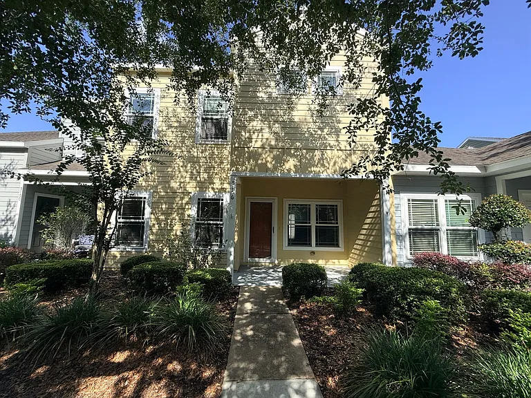 5156 NW 21st Dr — Photo 3