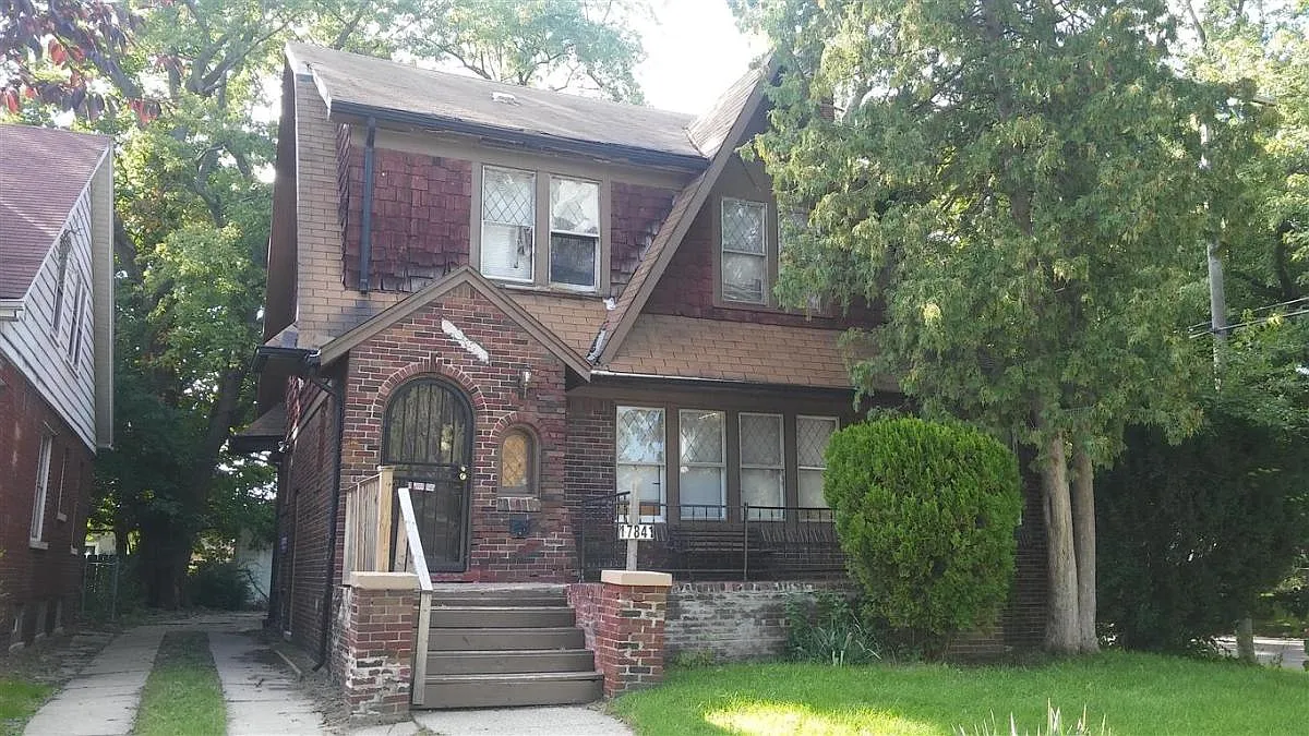 5 bed, 2000 sqft, $1,500 — Photo 1