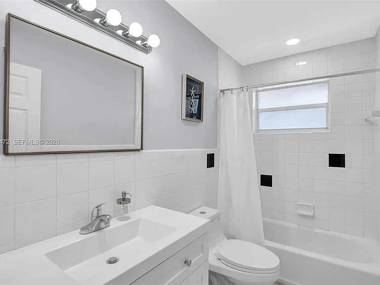 2160 NE 56th St #2 — Photo 10