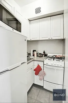 Rented by Bond New York | media 17