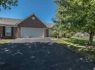 25 Greenfield Dr, Carlisle, PA 17015