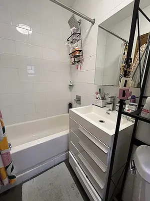 Rented by KNOCKKNOCK LLC | media 30