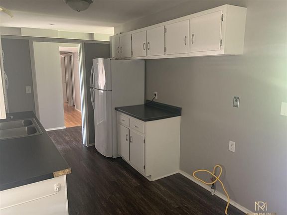 5th image of 4000/4006 NW 49th St