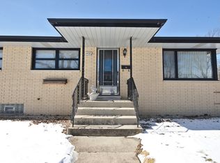 18202 Locust St, Lansing, IL 60438