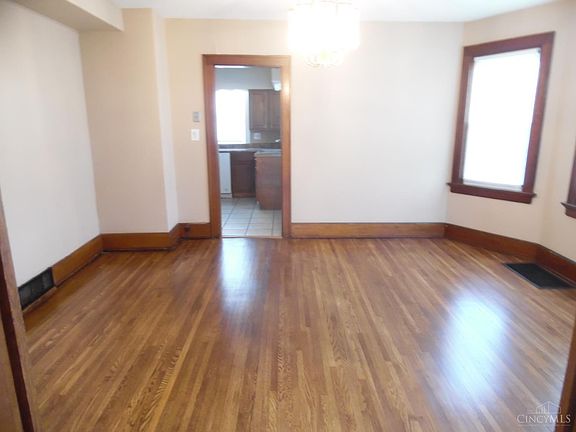 5th image of 725 Ridgelawn Ave