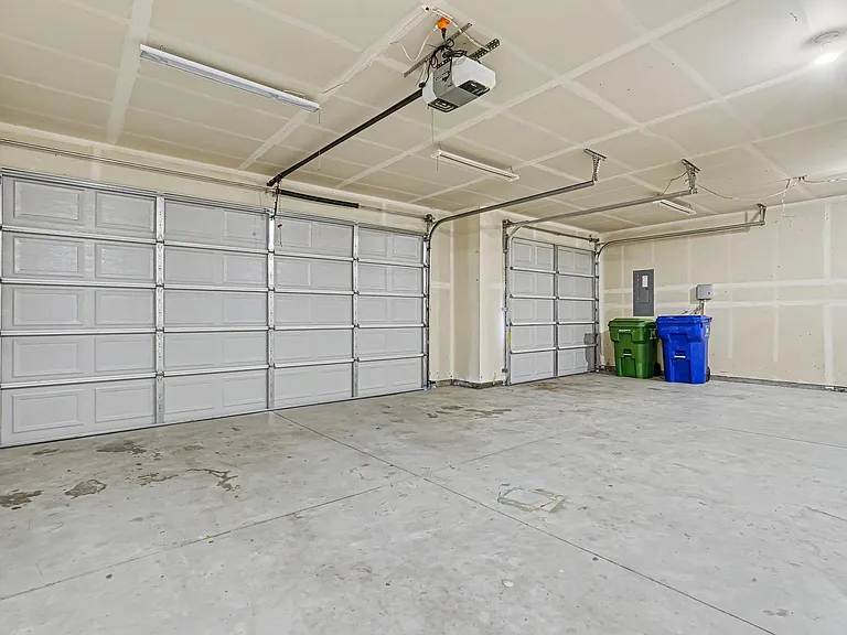 2040 Kelly Dr — Photo 28
