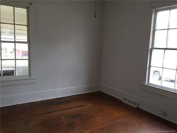 5th image of 300 Hicks Cir