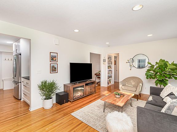 4th image of 6704 Sheridan Ave S
