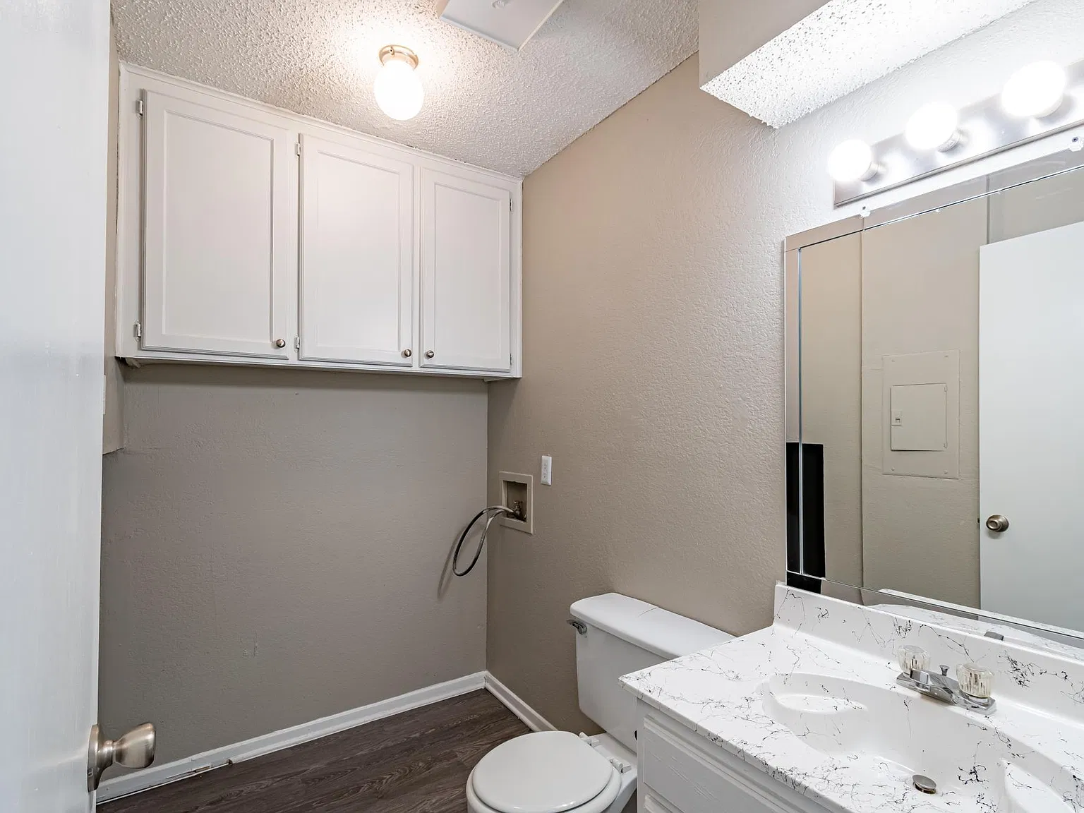 2 bed, 1056 sqft, $1,299 — Photo 3
