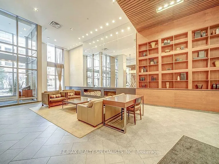 330 Princess Royal Dr #320 — Photo 23